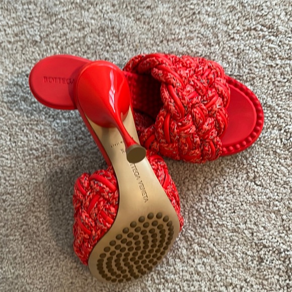 Bottega Veneta bubble weave dot sandals. New in box - Picture 9 of 12